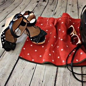 Sale. Johnnie skirt size 26